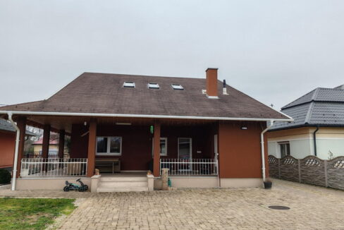 Nappali + 4 hálószobás okos otthon Kiskunlacháza központjában