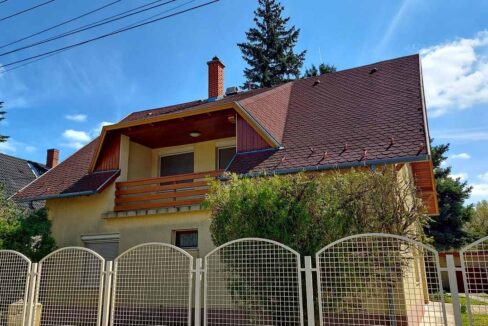 Eladó vízparti ház stéggel garázzsal Dömsödön