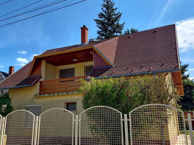Eladó vízparti ház stéggel garázzsal Dömsödön