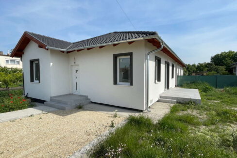 3 hálószobás tárolókapcsolatos ikerházi lakás Kiskunlacháza