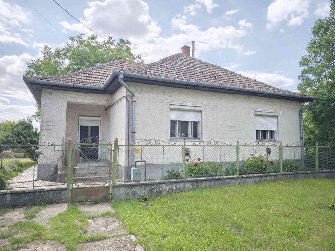 Eladó 3 szobás családi ház Sarudon