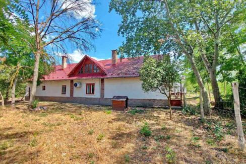 Eladó önellátó tanya két lakóépülettel Fülöpszállás közelében