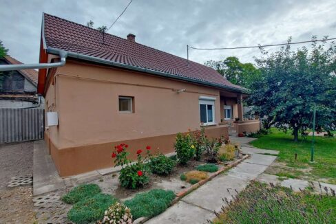 Eladó családi ház Dömsöd központjában