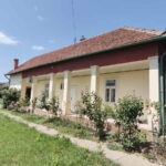 Hangulatos tornácos parasztház eladó Kisköre