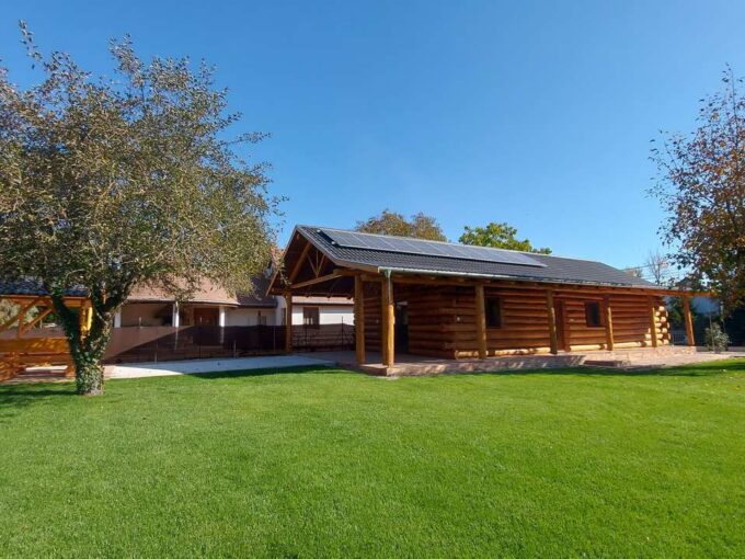 Új építésű rönkház Dömsödön eladó