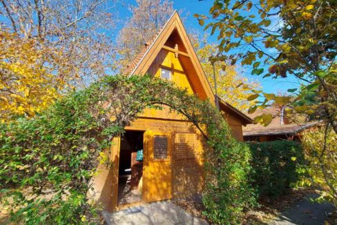 Eladó nyaraló faház Tasson