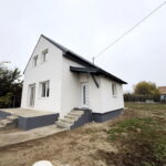 Teljeskörűen felújított 4 hálós családi ház 770 m2-es telekkel Tököl