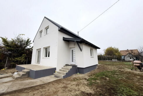 Teljeskörűen felújított 4 hálós családi ház 770 m2-es telekkel Tököl