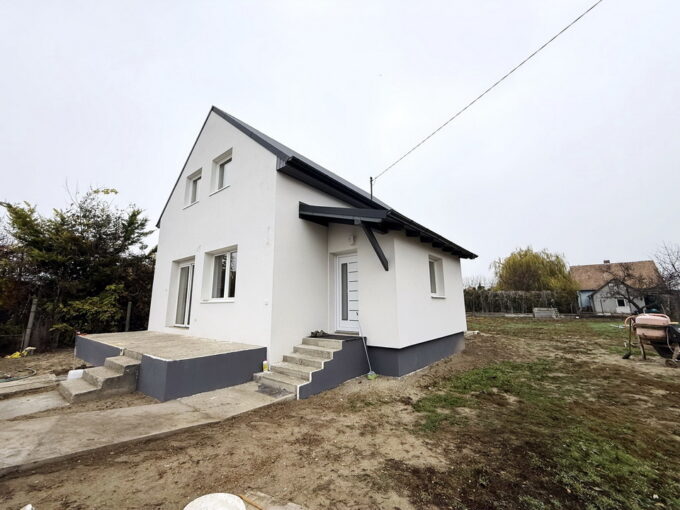 Teljeskörűen felújított 4 hálós családi ház 770 m2-es telekkel Tököl