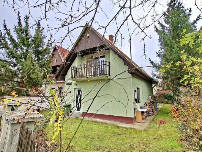 Lakható nyaraló Tasson eladó