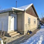 Lakható nyaraló Tasson vízpart közelében eladó