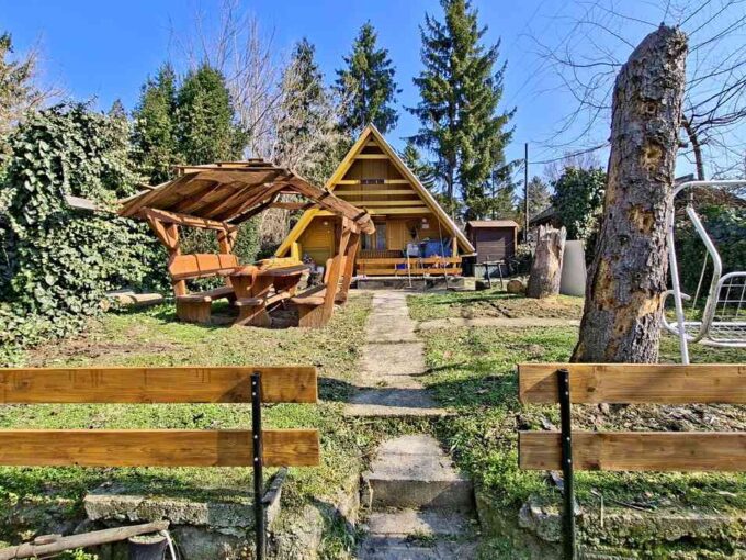 Eladó nyaraló stéggel Ráckevén szigeten