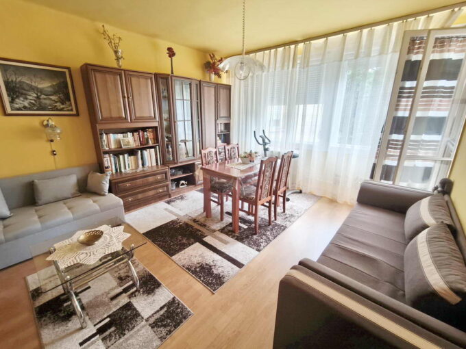 Vízpart közeli 53 m2-es lakás eladó Kisköre