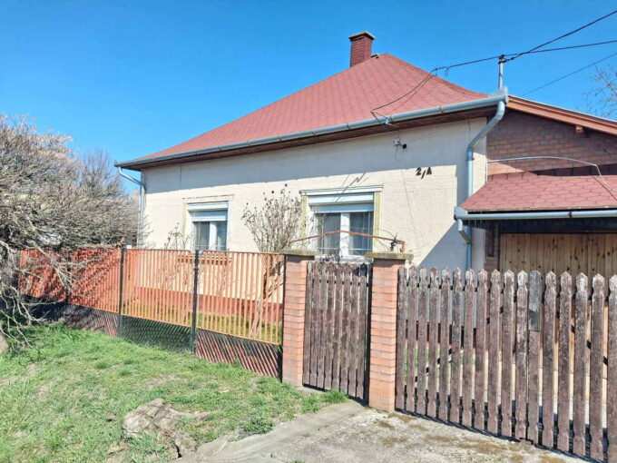 Hangulatos, praktikus, fenntartható családi ház eladó Túrkeve