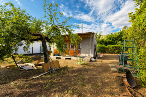 360 m2-es Duna-part közeli telek kis házzal Szigethalom